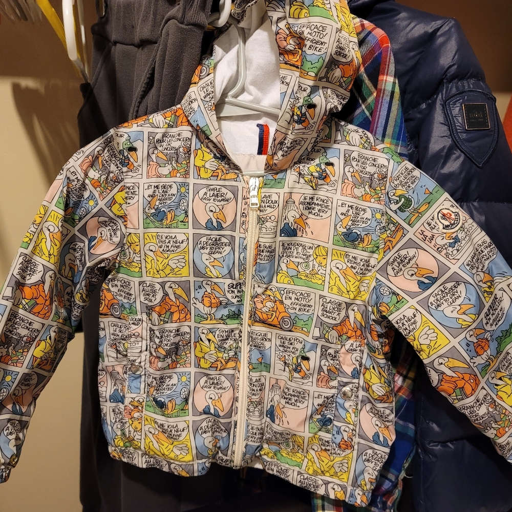Moncler windbreaker size 3 little kids